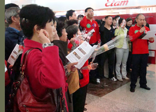 央视中国人口节目_《出彩中国人》节目图片-朔州90后 矿二代 挥双截棍走上大