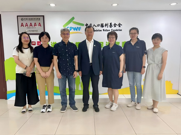 合影(小).png