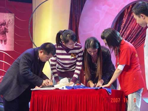 幸福工程西部行后续:马艳丽、陈明与贫困母亲家庭做客北京电视台《我们在一起》栏目 6.jpg