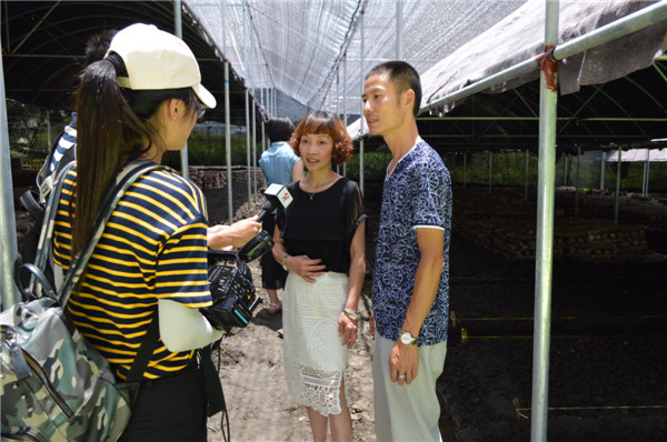 致富带头人：沃丰野食用菌农民专业合作社负责人黄妹香夫妇.jpg